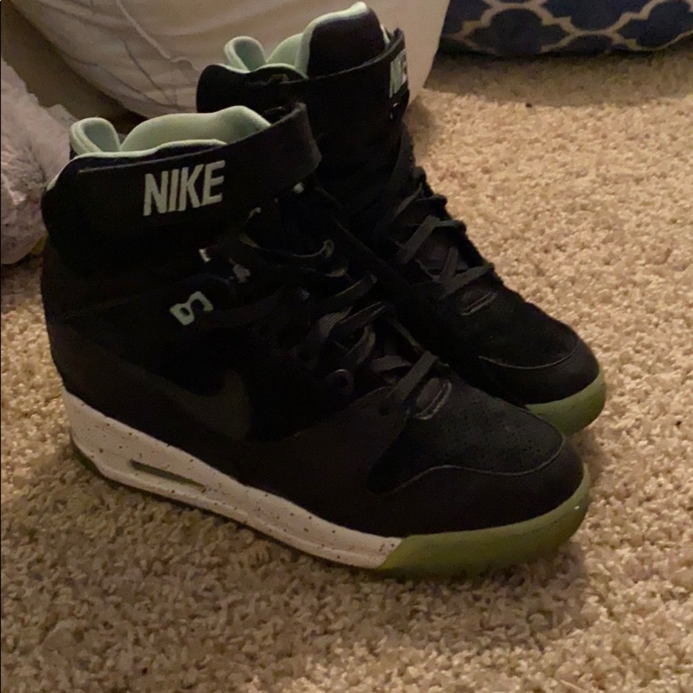Nike Wedge Sneaker